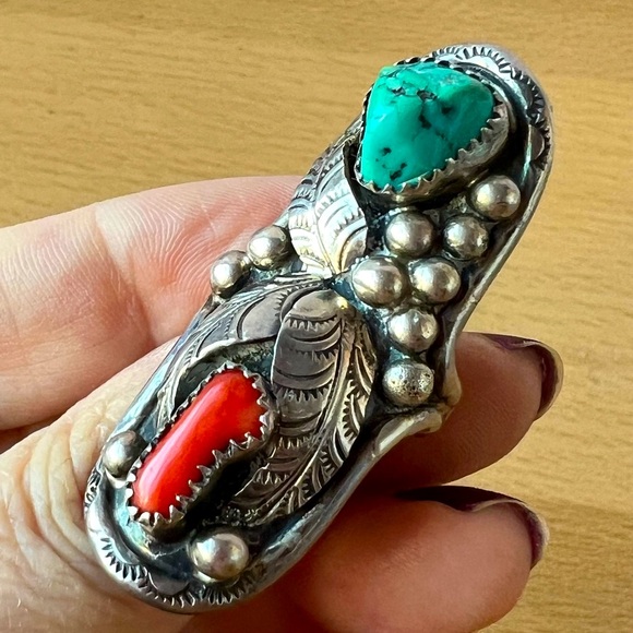 VINTAGE IMPRESSIVENAVAJO NATIVE AMERICAN TURQUOISE CORAL STERLING SILVER RING